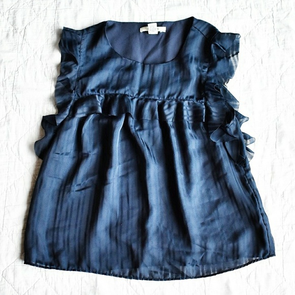 Forever 21 Tops - ❤5/$25 Forever 21 Ruffle Top